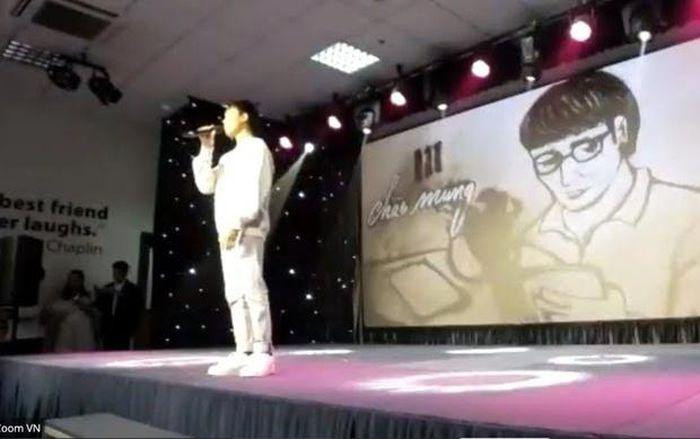 Showbiz 22/11: Xôn xao hình ảnh Hồ Văn Cường tái xuất sân khấu 