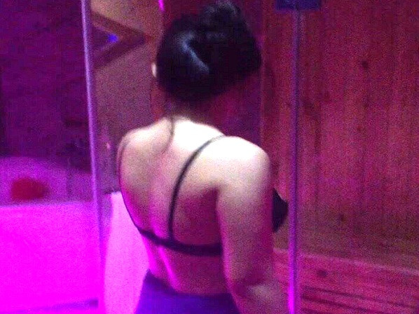 Cơ sở massage Zeus bị phát hiện có nhiều nữ nhân viên kích dục.