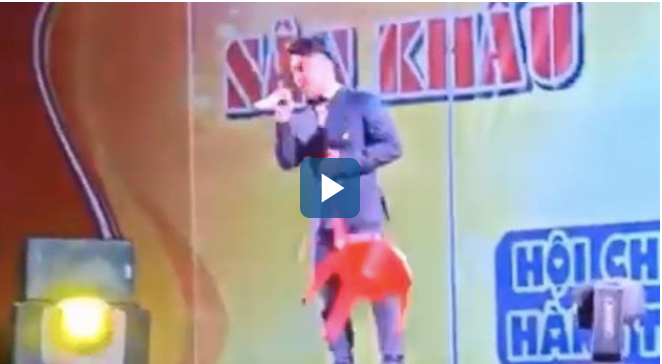 Du Thiên bức xúc khi bị ném ghế lúc đang biểu diễn ở Quảng Nam.