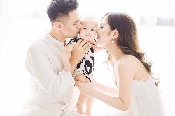 Showbiz 5/6: Động thái lạ của vợ chồng diễn viên Việt Anh dấy lên nghi án ly hôn