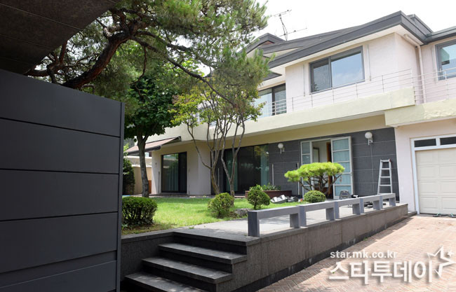 Cận cảnh ngôi nhà trị giá hơn 200 tỷ từng là tổ ấm của cặp đôi Song Joong Ki và Song Hye Kyo.