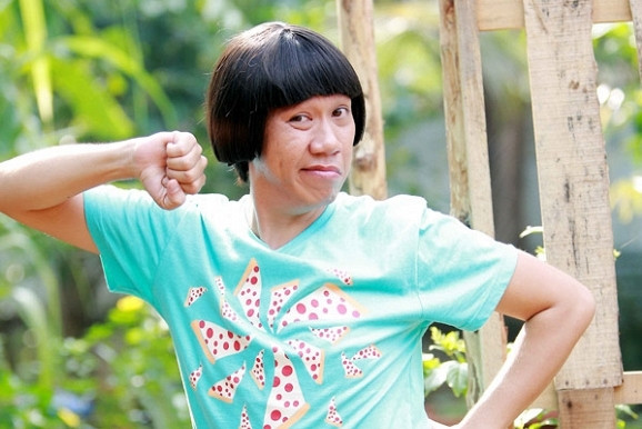 Diễn viên hài Anh Đức bị tai nạn khi cửa kính vỡ, nhập viện trong đêm