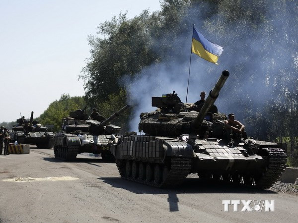 Binh sỹ Ukraine tuần tra gần thành phố Debaltseve thuộc khu vực Donetsk ngày 3/8. (Nguồn: AFP/TTXVN)
