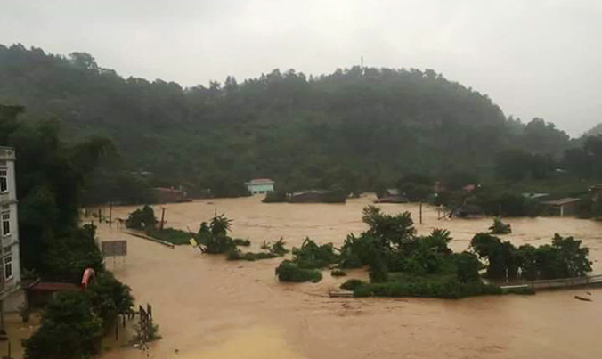 Tính tới thời điểm hiện tại, ít nhất 11 người chết, mất tích do mưa lũ. Hiện lực lượng chức năng đã tìm thấy 3 thi thể nạn nhân.