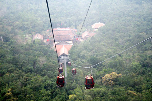 Tuyến cáp treo Yên Tử đang vận hành 