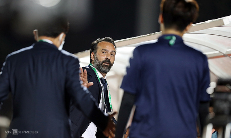 Thanh Hoá phải trả tiền cho HLV Fabio Lopez, nếu không sẽ bị cấm chuyển nhượng hoặc đánh tụt hạng. Ảnh: Đức Đồng.