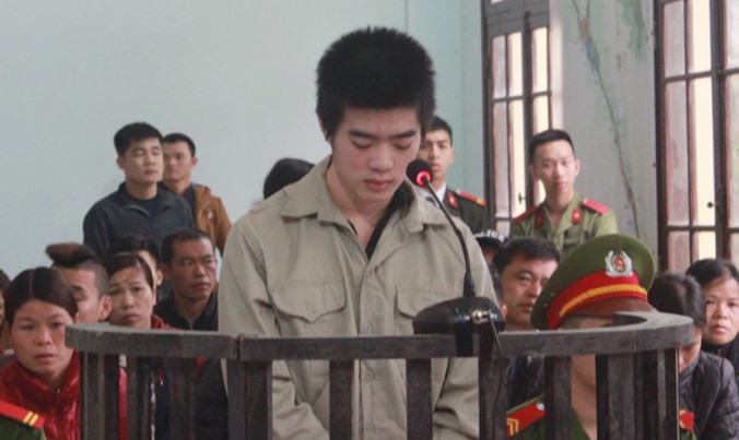 Bị cáo Trưởng ra tòa, lĩnh án. Ảnh: Kim Thoa.