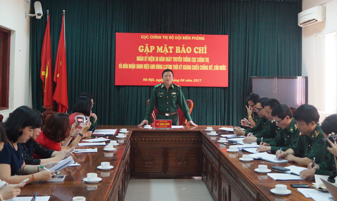 Thiếu tướng Lê Như Đức chủ trì cuộc gặp gỡ báo chí, chiều 11/4.