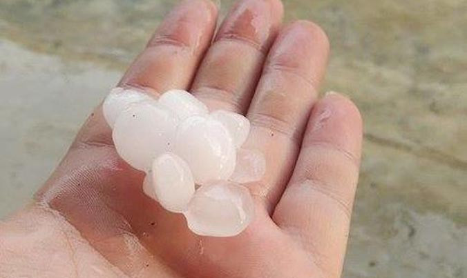 Mưa đá tại xã Chiêu Lưu, huyện Kỳ Sơn.