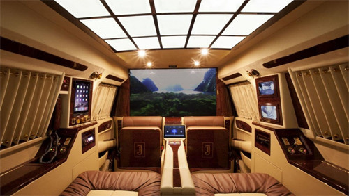 Không gian tiêu chuẩn của mẫu SUV thay đổi hoàn toàn với trò “phù phép“ của Lexani