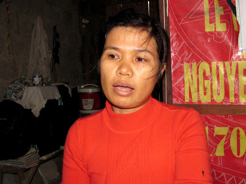 Chị Thoài thuật lại chuyện bị đánh - Ảnh: Nguyễn Phúc