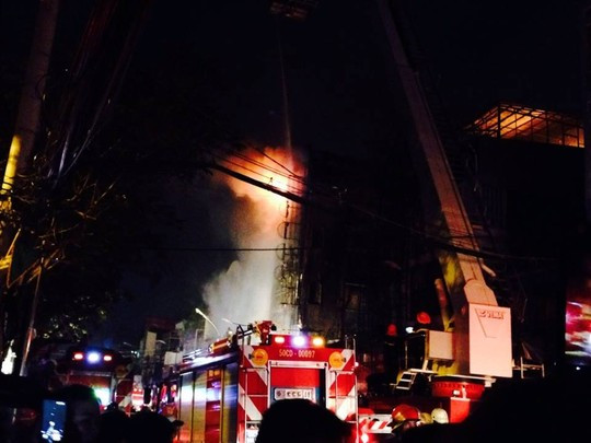 Cháy dữ dội ở trung tâm TP.HCM