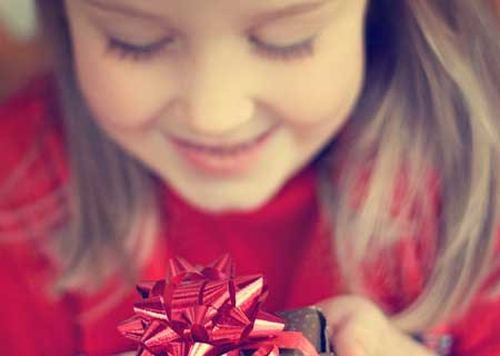 Biết nói cảm ơn là phép lịch sự và bài học quan trọng bố mẹ cần dạy con ngay từ khi còn nhỏ.