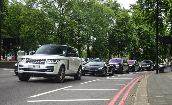 Đoàn xe từ xe sang, siêu xe đến xe siêu sang của tỷ phú James Stunt.