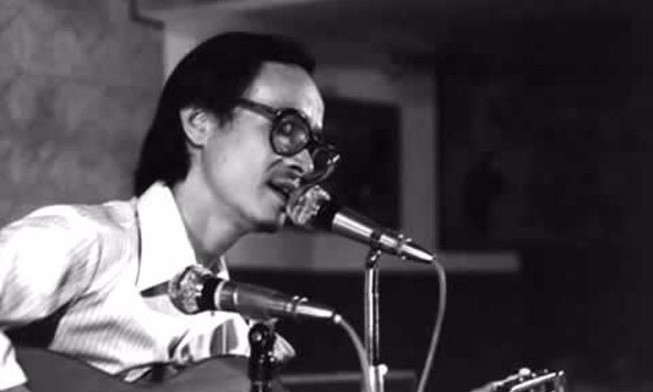 Nghe Trịnh Công Sơn hát chay ‘Nối vòng tay lớn’ trên đài phát thanh