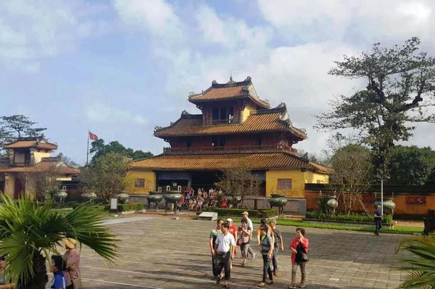 Di tích Cố đô Huế sớm “chạm ngưỡng” 1 triệu lượt khách tham quan.