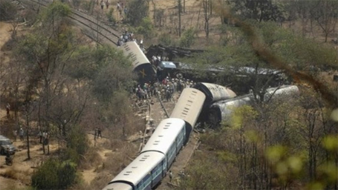 Đoàn tàu bị trật bánh đã phá hủy hơn 20 ngôi nhà (Ảnh minh họa)