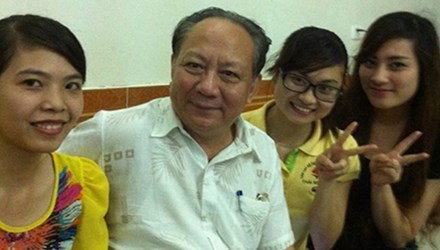 Ông Đàm Khải Hoàn với sinh viên