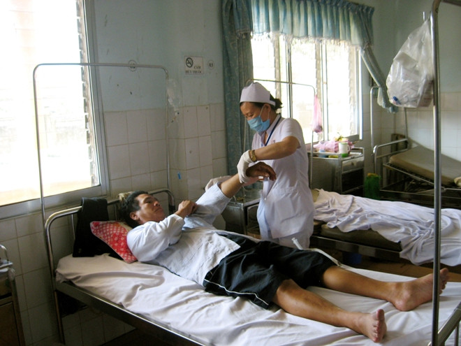 Bệnh nhân đang được điều trị sốt xuất huyết