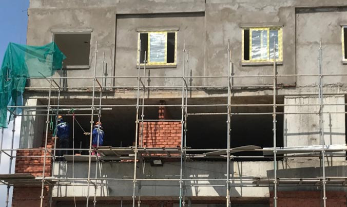 Công nhân thi công tại dự án Đạt Gia Thủ Đức vào ngày 27/6.