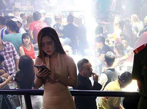 Hàng trăm khách vẫn đang vui chơi thời điểm kiếm tra. Ảnh: Quốc Ngọc.