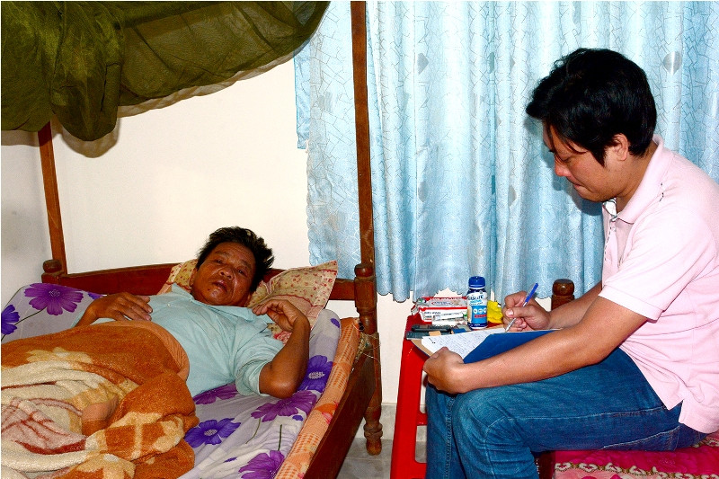 Vì quá hoảng sợ, ông Ánh hiện phải trú nhờ nhà người quen và vẫn chưa thể ăn uống được do bị đánh gãy 4 cái răng.