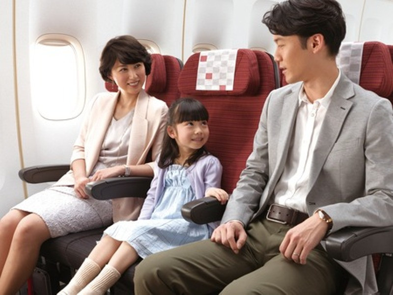 Thưởng thức hạng ghế phổ thông đặc biệt khi đi máy bay