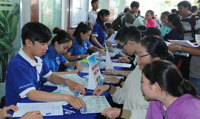 Thí sinh là thủ tục nhập học tại trường ĐH Nguyễn Tất Thành.