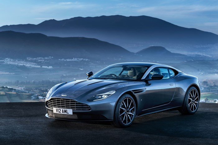 Siêu xe Aston Martin DB11 lộ diện ngoạn mục