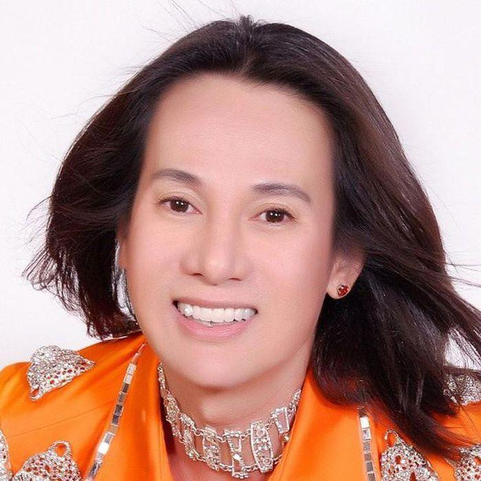 Showbiz 11/12: Ca sĩ Ngô Quốc Linh qua đời vì COVID-19