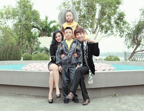 Người vợ đi qua sóng gió cùng ca sĩ Long Nhật