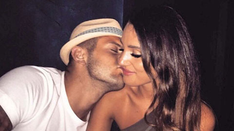 Wilshere đã phản bội tình bạn với Kyriacou để hẹn hò cùng Adriani.