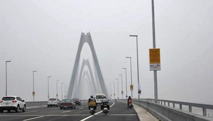 Các phương tiện sẽ không được đi qua cầu Nhật Tân trong đêm Giao thừa.