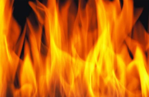 Nghịch tử đánh trọng thương rồi châm lửa đốt cha đẻ