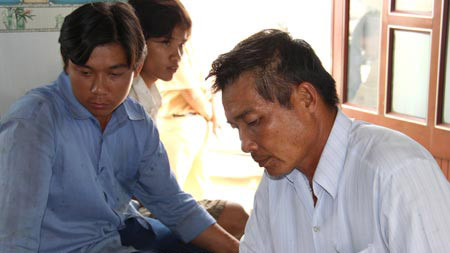 Hai đối tượng Nguyễn Văn Dững (trái) Lê Thanh Tùng (phải)