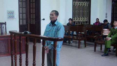 Phạm Văn Đoàn trước vành móng ngựa.