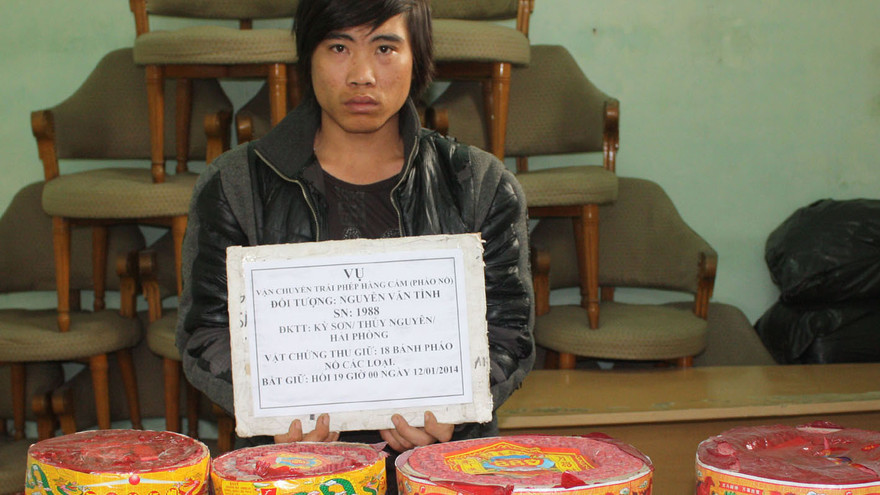 Tình bị bắt cùng tang vật