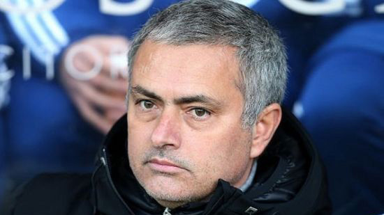 Mưu mẹo như HLV Mourinho cũng có lúc bị fan Arsenal chơi xỏ.