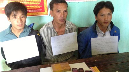 Các đối tượng mua bán ma túy bị bắt giữ.