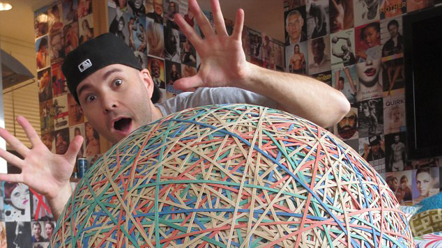 32 năm quấn sợi cao su thành quả bóng