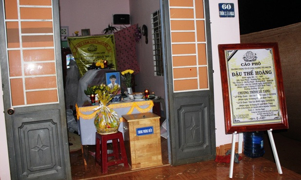 Di ảnh nạn nhân,