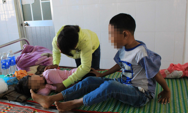 Nạn nhân đang được cấp cứu tại Bệnh viện.