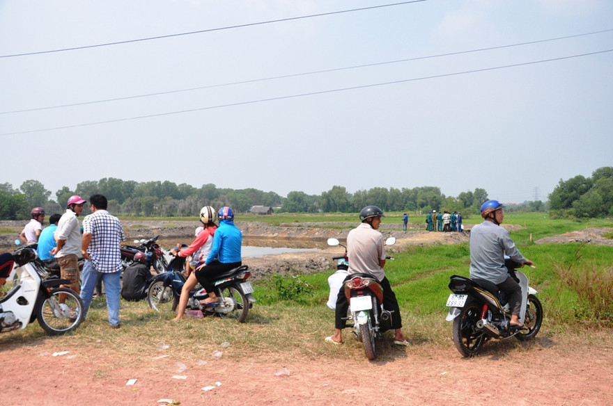 Bãi đất trống nơi phát hiện thi thể người đàn ông.