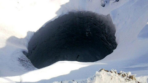 Miệng hố thứ ba ở Siberia. Ảnh: SiberianTimes