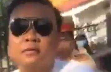 Người đàn ông được cho là đã hành hung tài xế xe. Ảnh cắt từ clip.