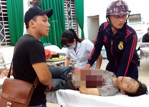 Nạn nhân chờ cấp cứu tại Bệnh viện đa khoa Long Thành. Ảnh: Đội SOS - 117.