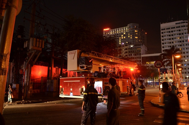 Xe thang được điều đến hiện trường.