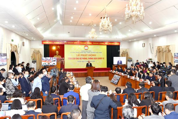 tại lễ phát động sáng nay do Ủy ban TW Mặt trận Tổ Quốc tổ chức, 15 NHTM đã đóng góp gần 140 tỷ đồng 