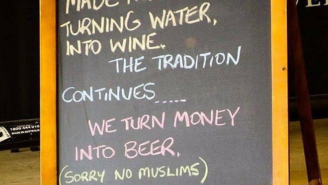 Tấm biển hiệu gây tranh cãi. (Nguồn: theaustralia)