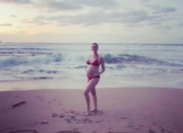 Anne Hathaway khoe ảnh bikini.